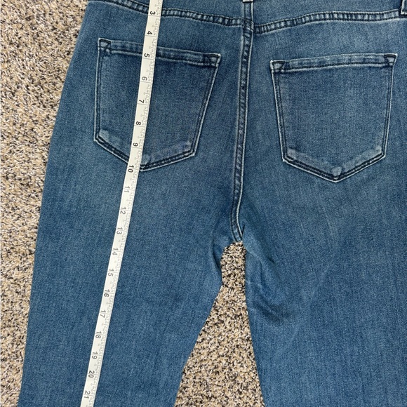 Old Navy Wow Straight Jeans 6 - Picture 5 of 8